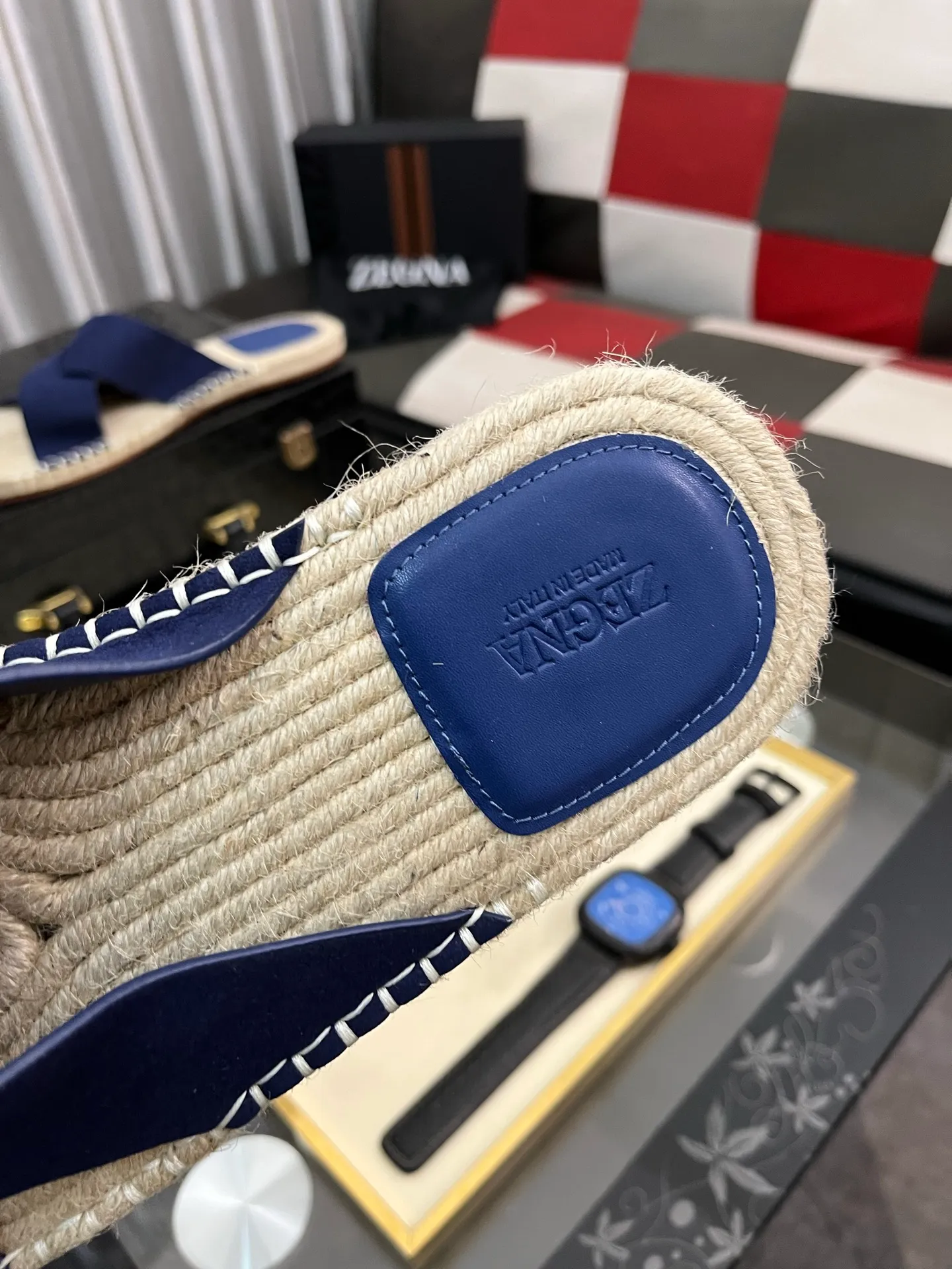 Men's shoes 💰320⌚️⌚️《HERMES》Hermès 💁♂️Men's casual slippers, compare the quality at the counter🧚🏿♂️ The upper layer has a stone pattern with clear texture, showing high-end, high-end, comfortable to wear and versatile. Purely hand-pulled, raw rubber breathable outsole, breathable and comfortable lambskin lining, 100% comfortable density, original rubber outsole wear-resistant code number 38-44. Can be customized 45-46-47